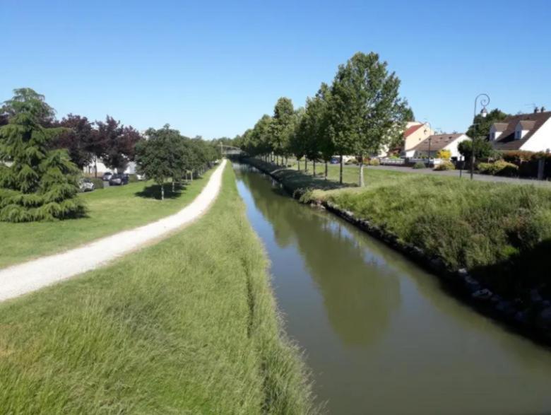 Maison En Location Fresnes Sur Marne Экстерьер фото